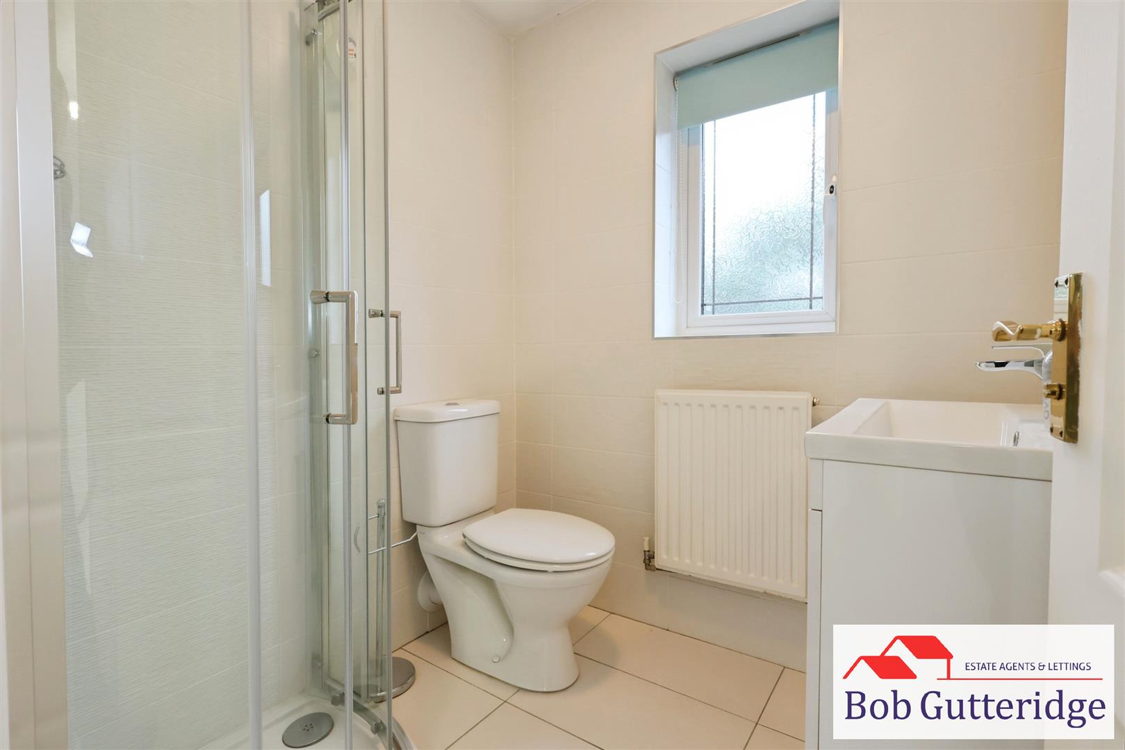 LUXURY FULLY TILED EN-SUITE SHOWER ROOM